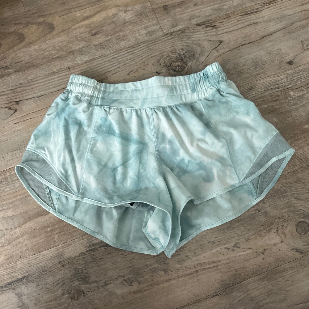 Lululemon hotty hot 2.5 shorts
